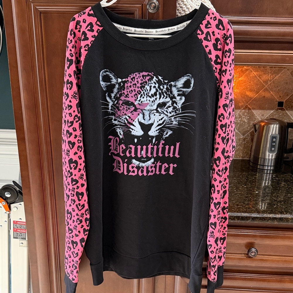 Beautiful Disaster Women's Pink and Black Leopard Sweater C2X